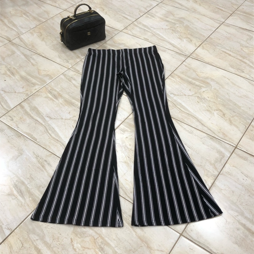 🖤 Bell-Bottom Leggings 🖤